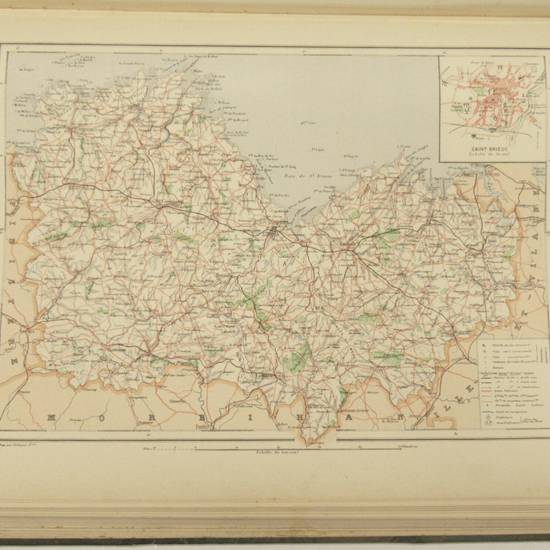 Atlas départemental Larousse. 850 gravures-100 cartes en couleurs-10 cartes en noir.